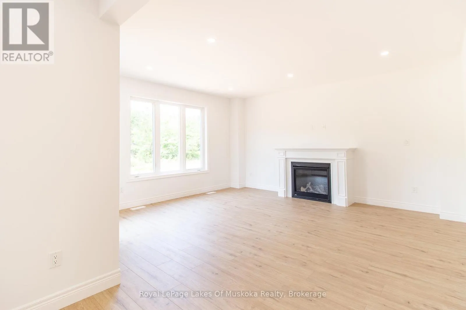 37 WHITEHORN PARK
