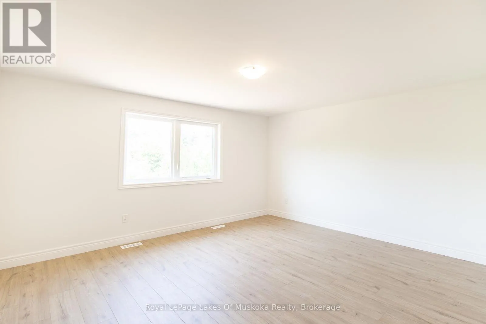 37 WHITEHORN PARK