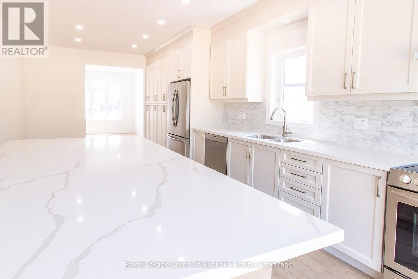 37 WHITEHORN PARK