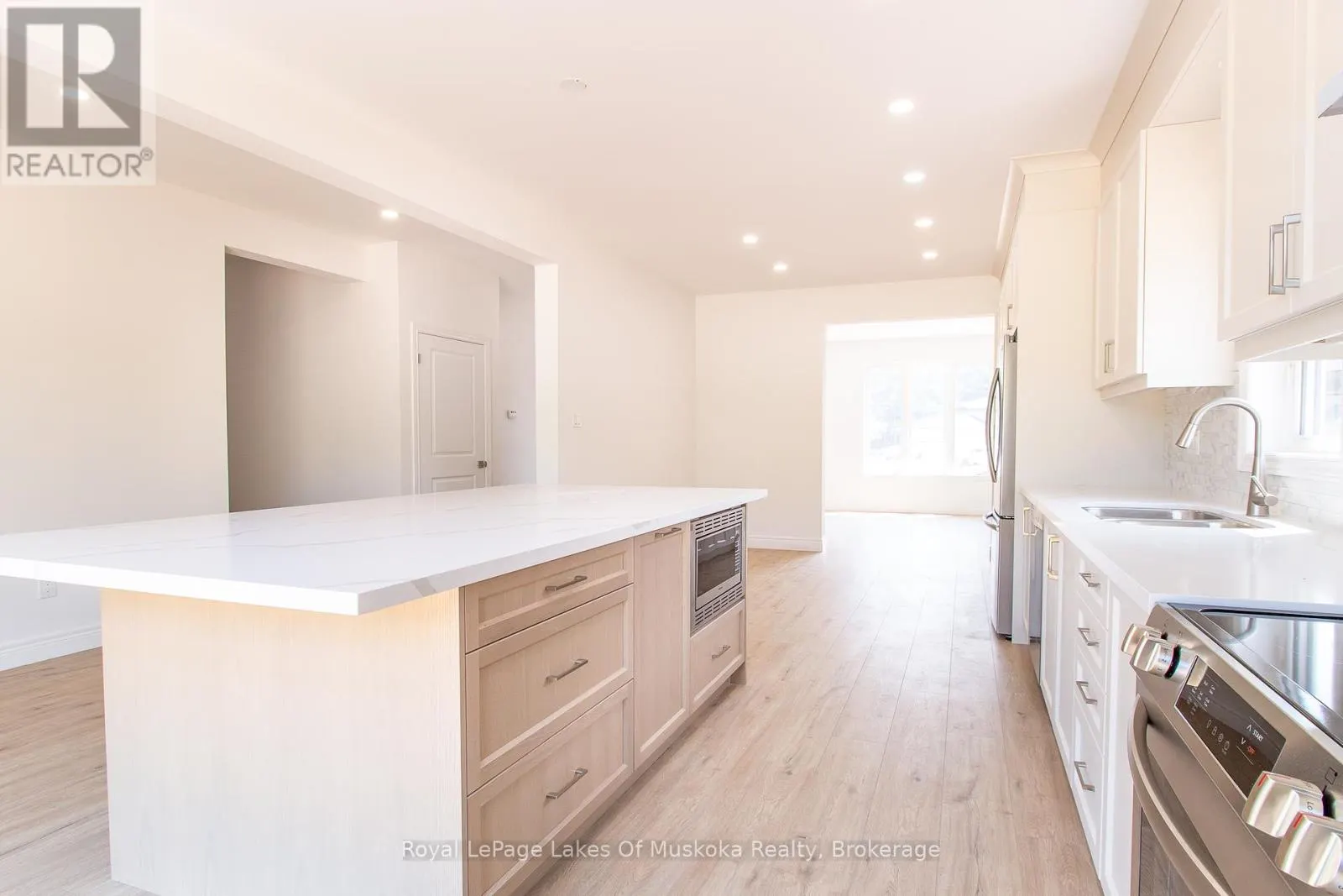 37 WHITEHORN PARK