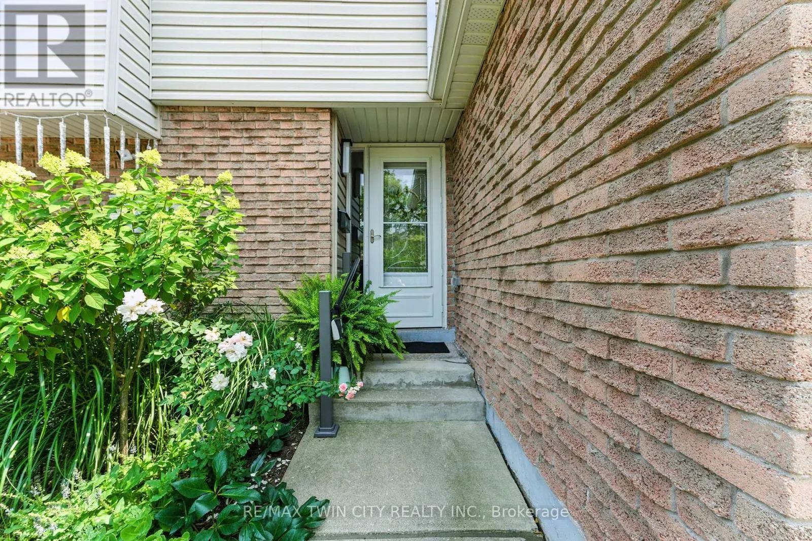 68 WESTMOUNT MEWS