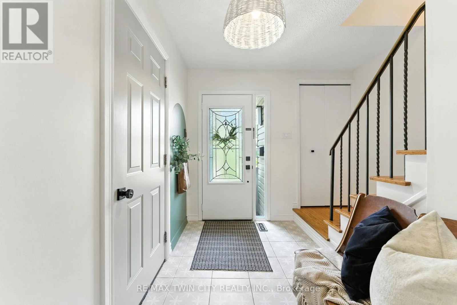 68 WESTMOUNT MEWS
