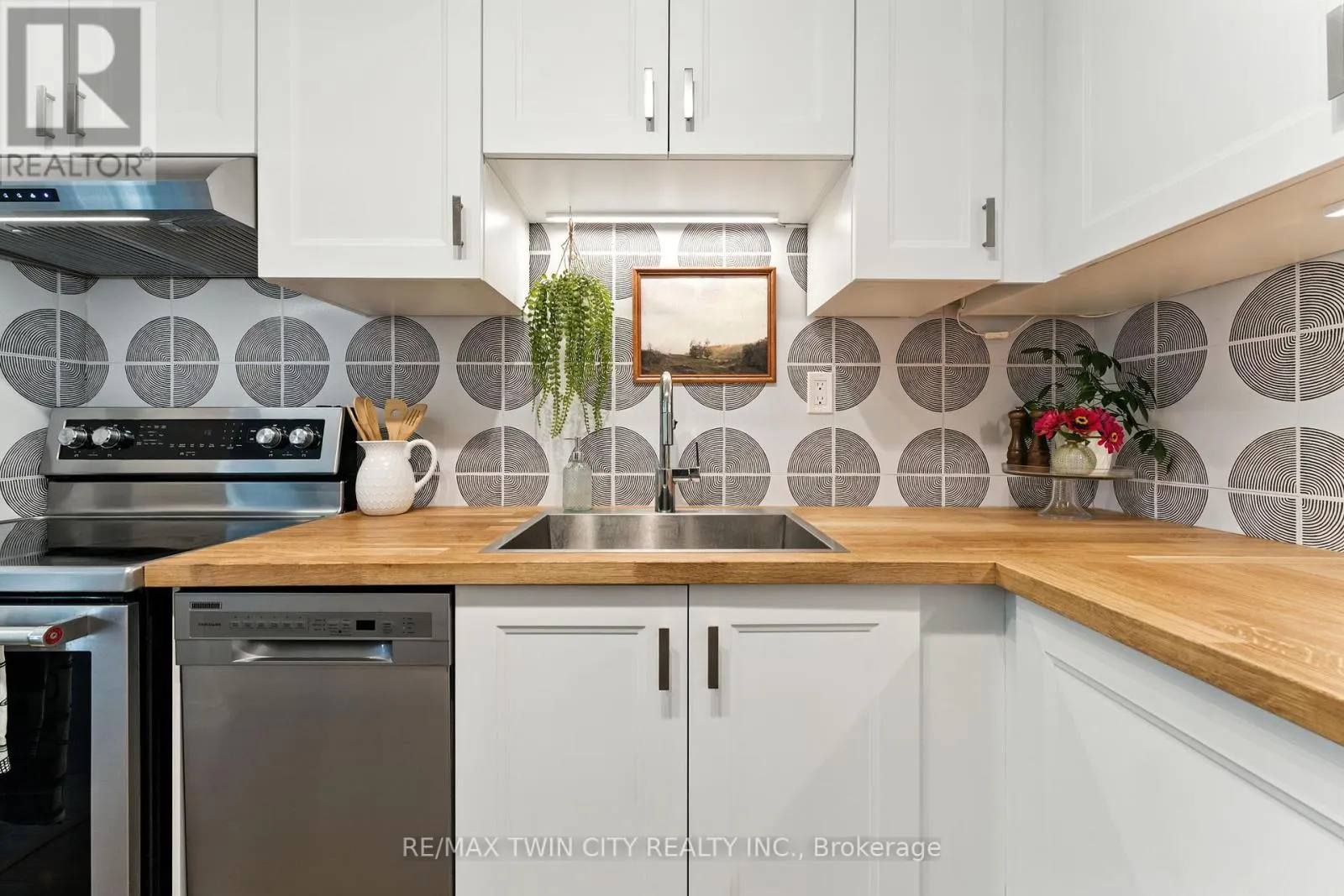 68 WESTMOUNT MEWS