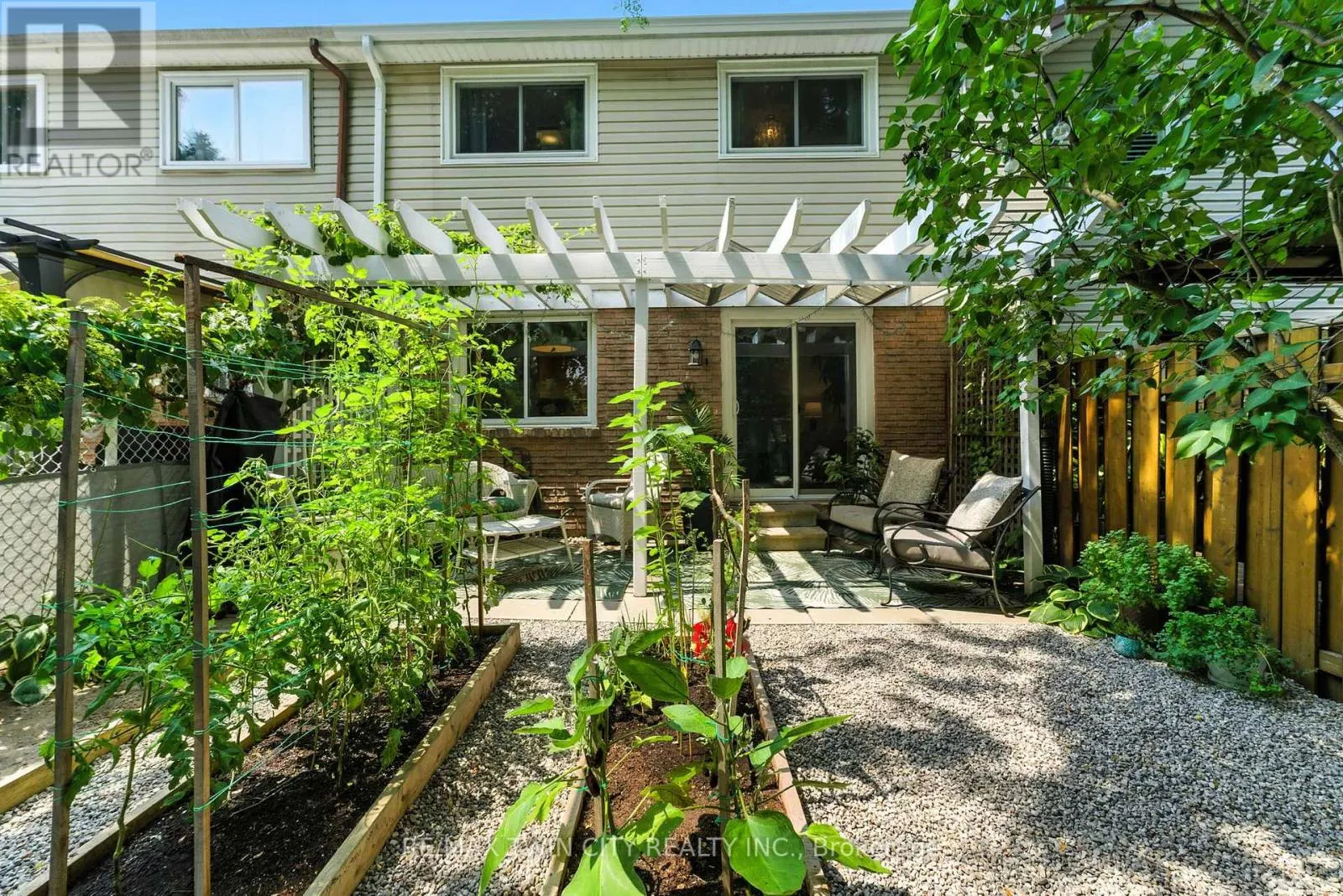 68 WESTMOUNT MEWS