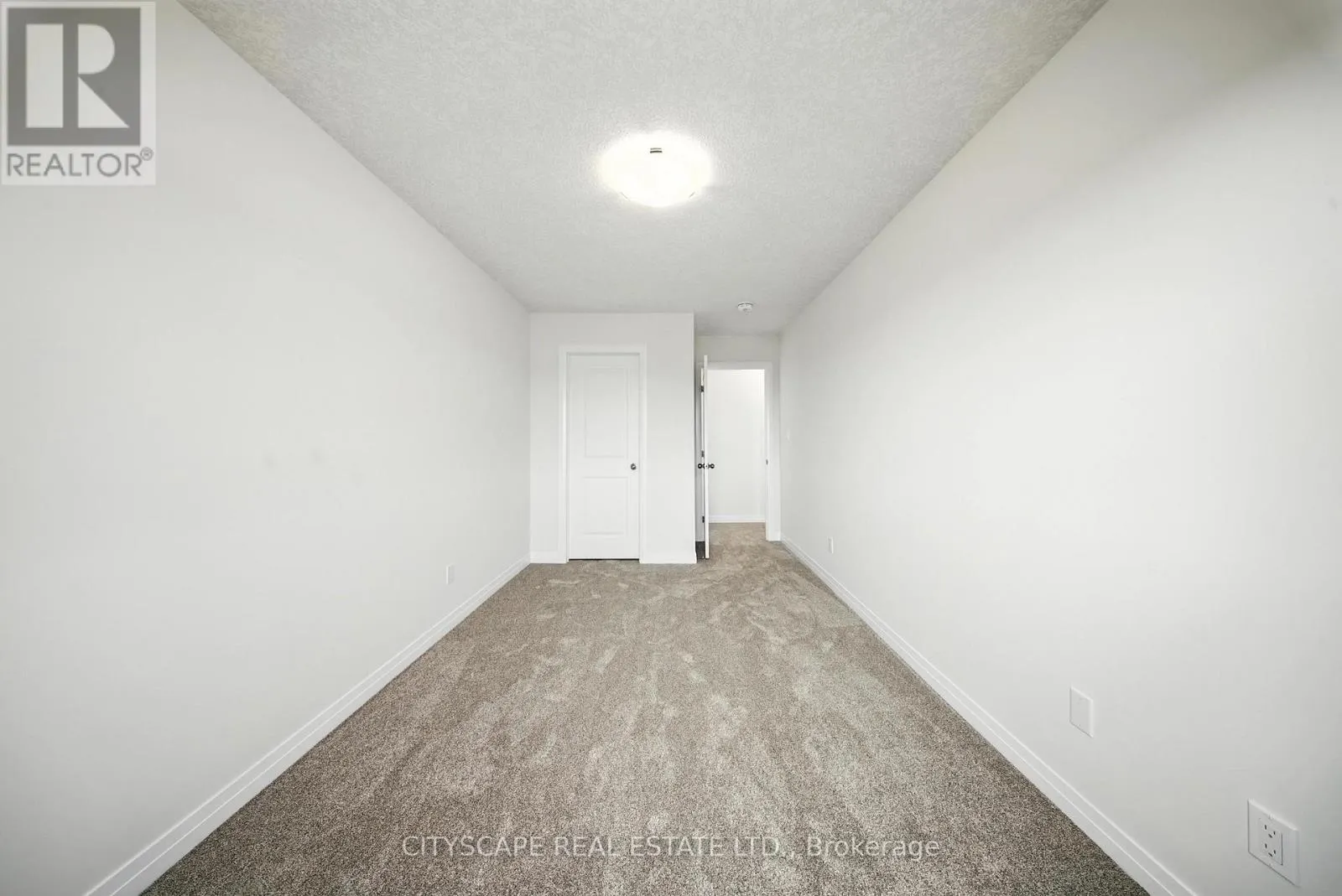 39 RIVERGREEN CRESCENT