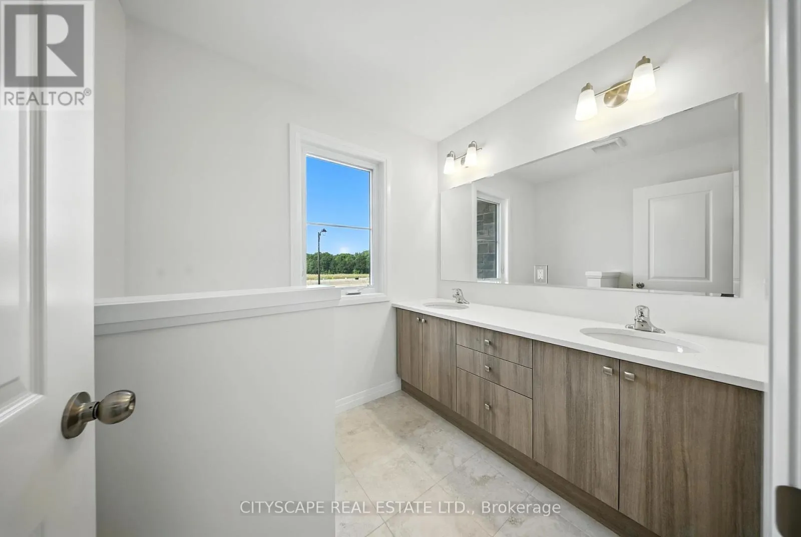 39 RIVERGREEN CRESCENT