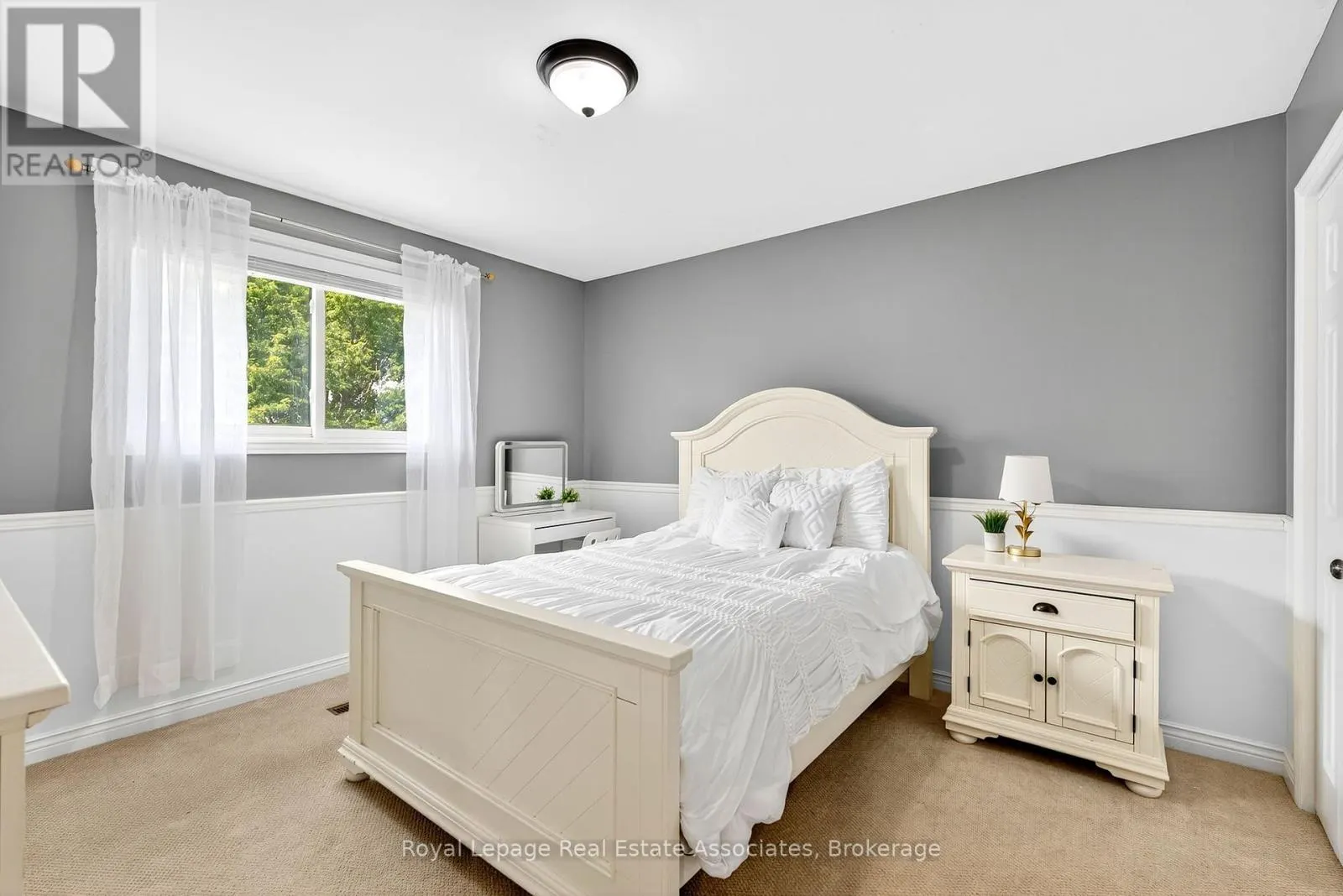 29 LAURENDALE AVENUE