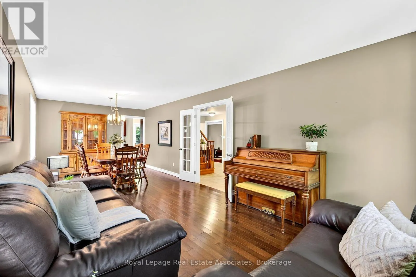 29 LAURENDALE AVENUE