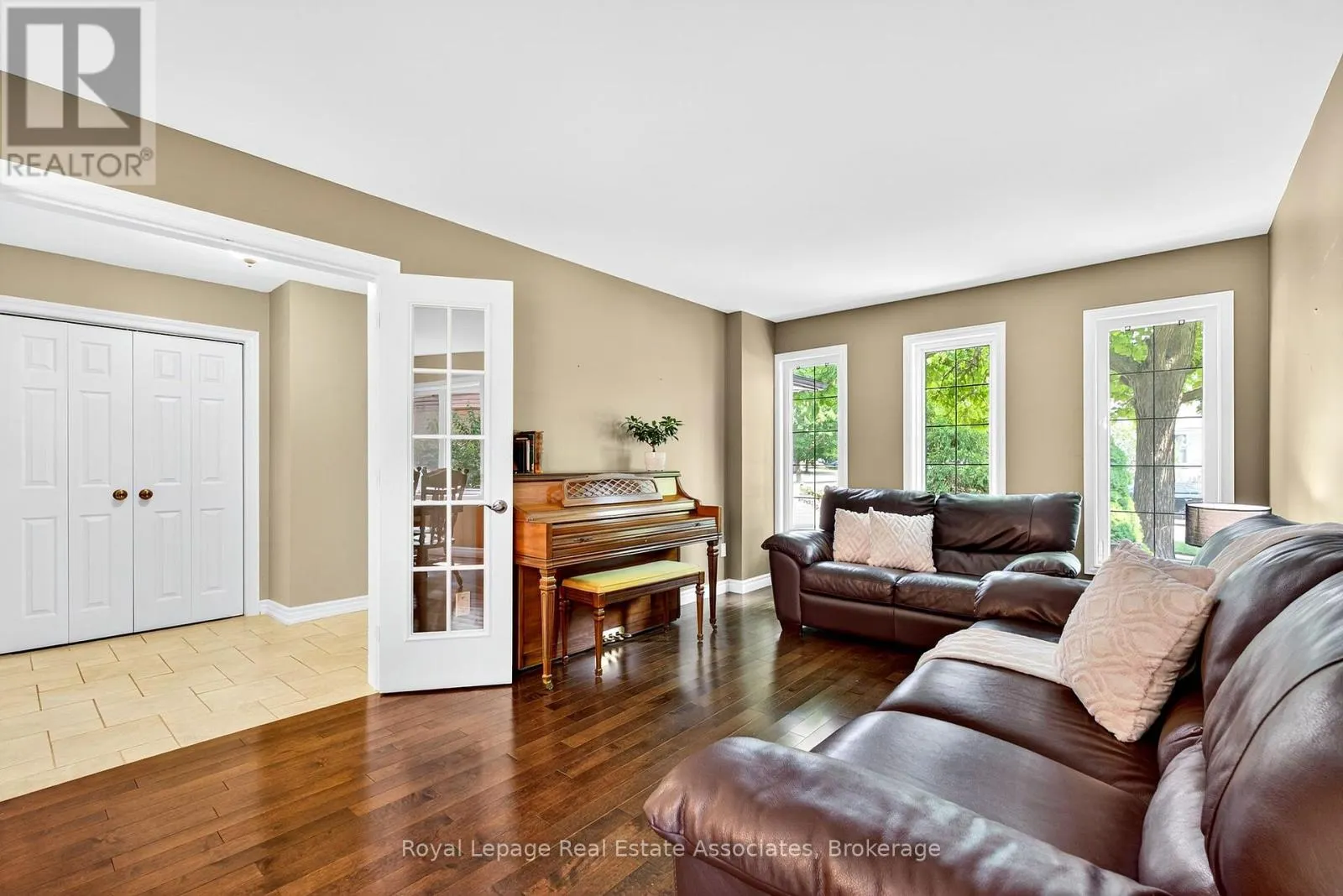 29 LAURENDALE AVENUE