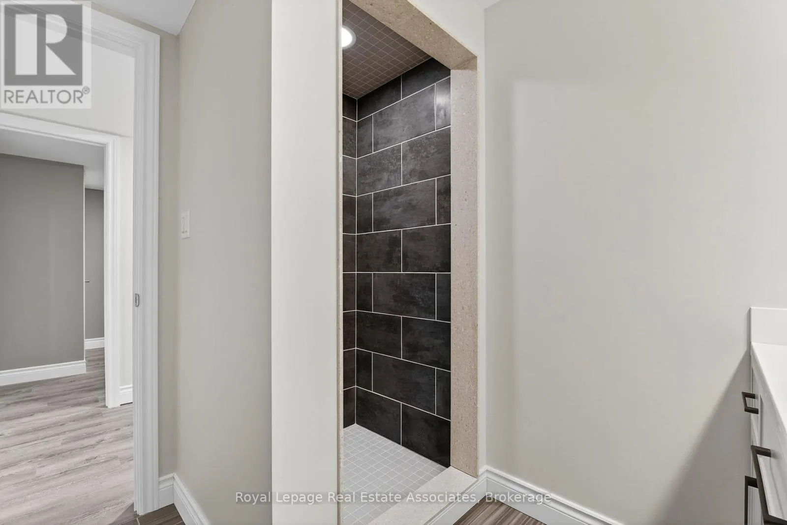 29 LAURENDALE AVENUE