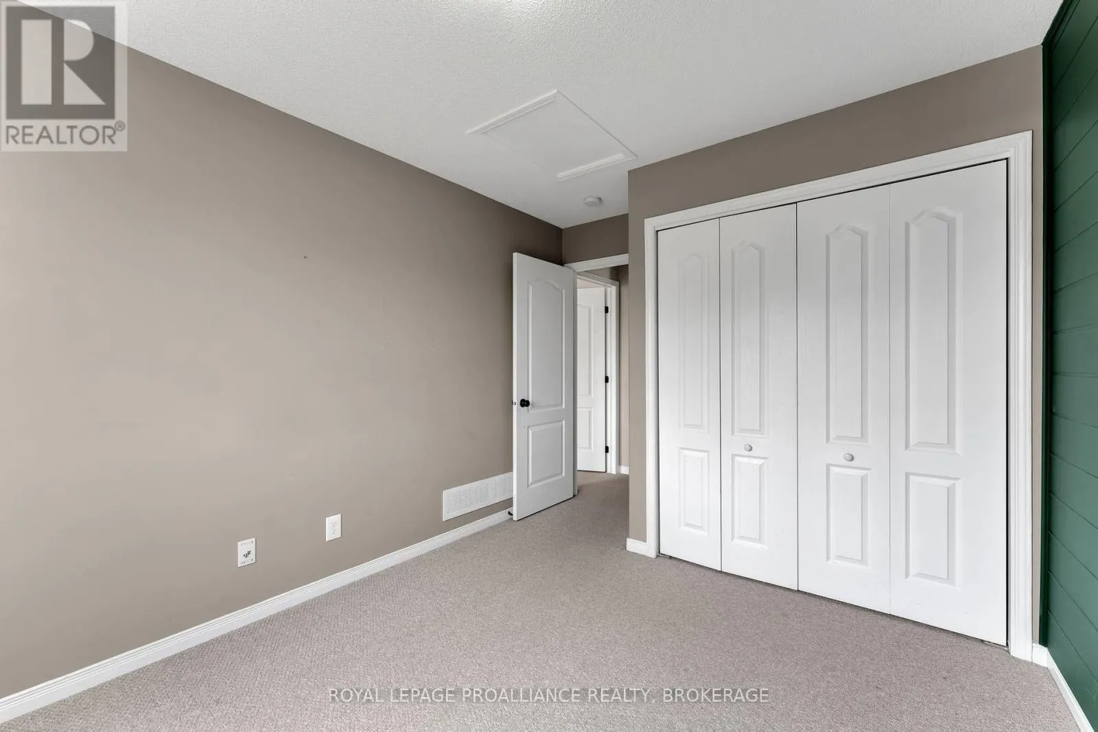 1576 CRIMSON CRESCENT