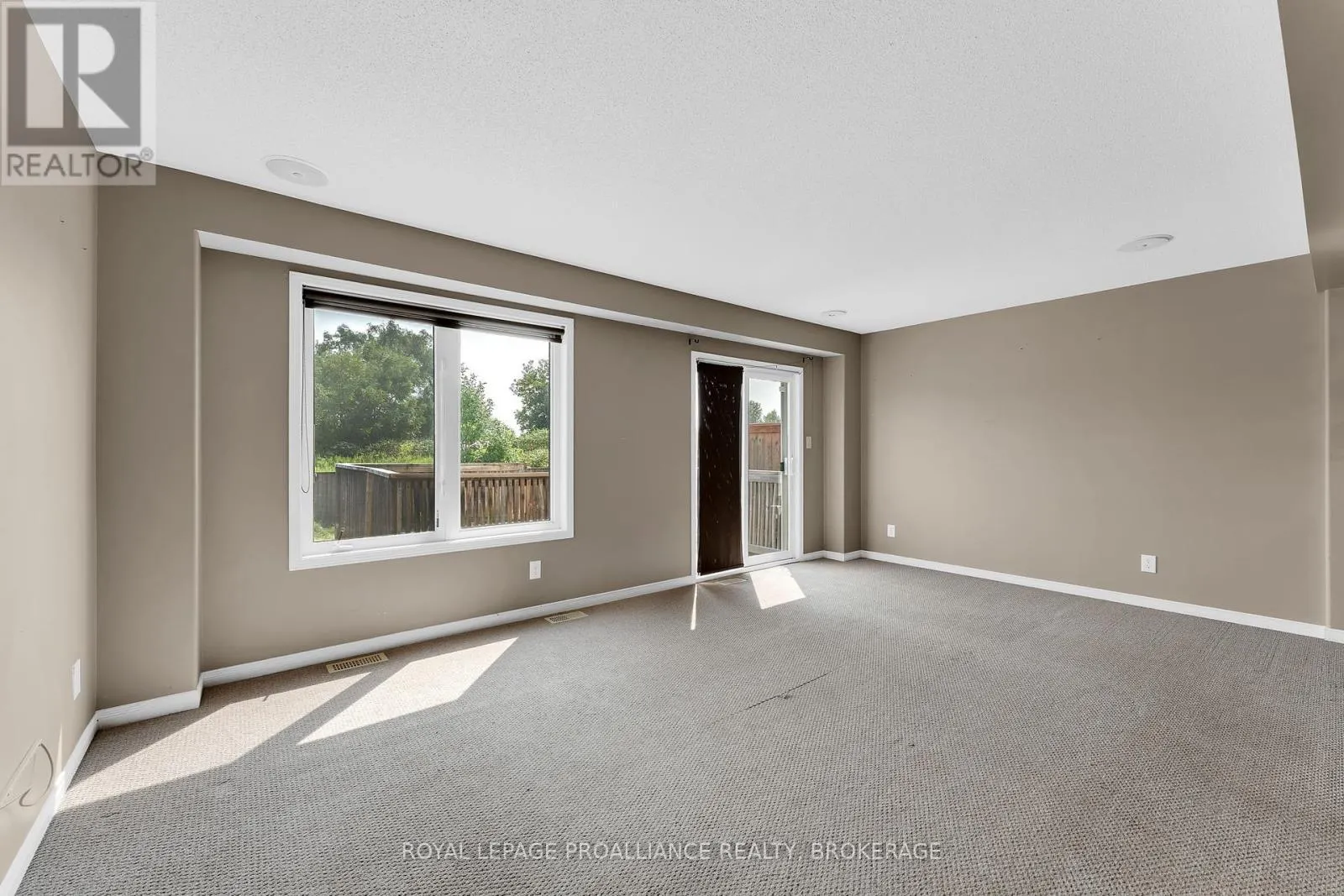 1576 CRIMSON CRESCENT