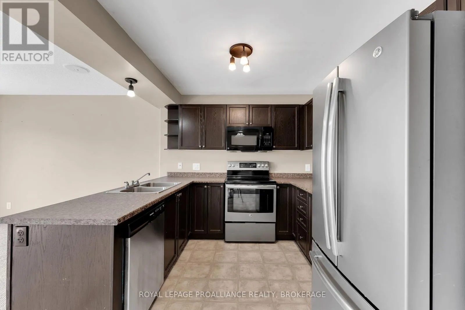 1576 CRIMSON CRESCENT