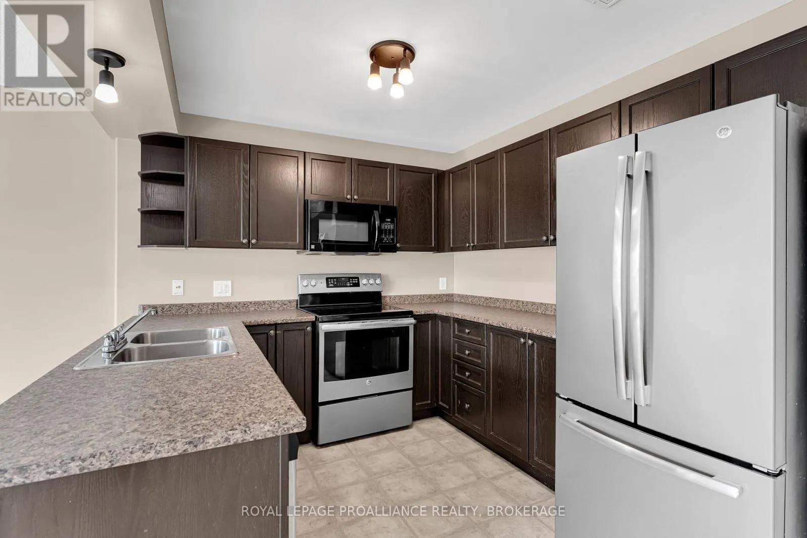 1576 CRIMSON CRESCENT