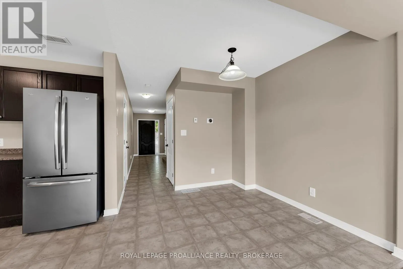 1576 CRIMSON CRESCENT