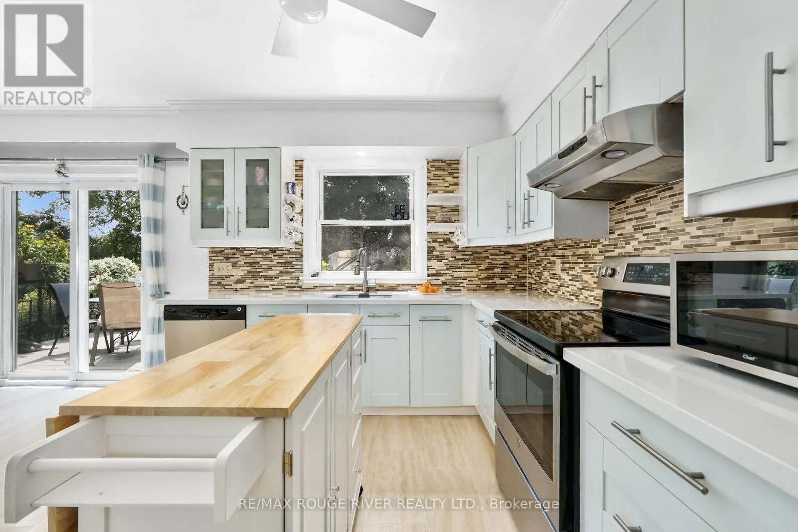 63 UNIVERSITY AVENUE E