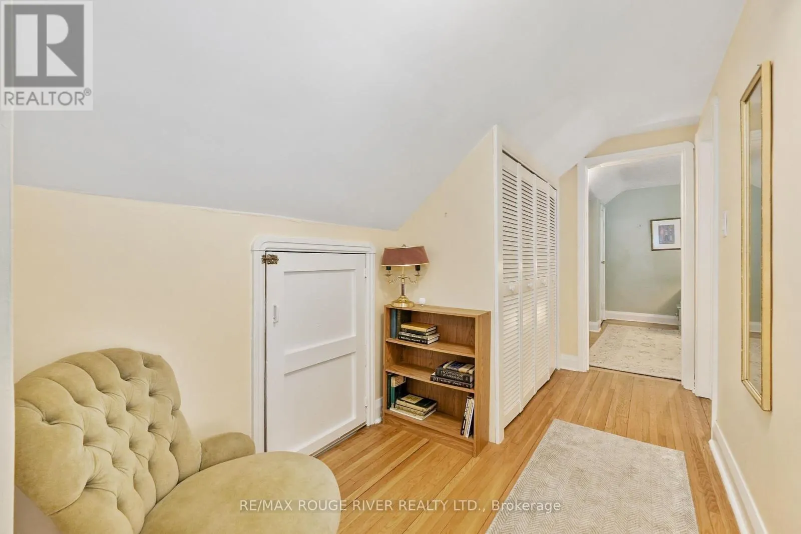 63 UNIVERSITY AVENUE E