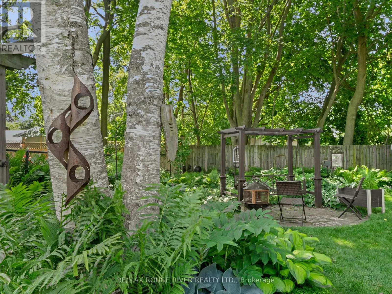 63 UNIVERSITY AVENUE E