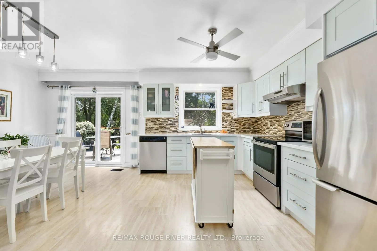 63 UNIVERSITY AVENUE E