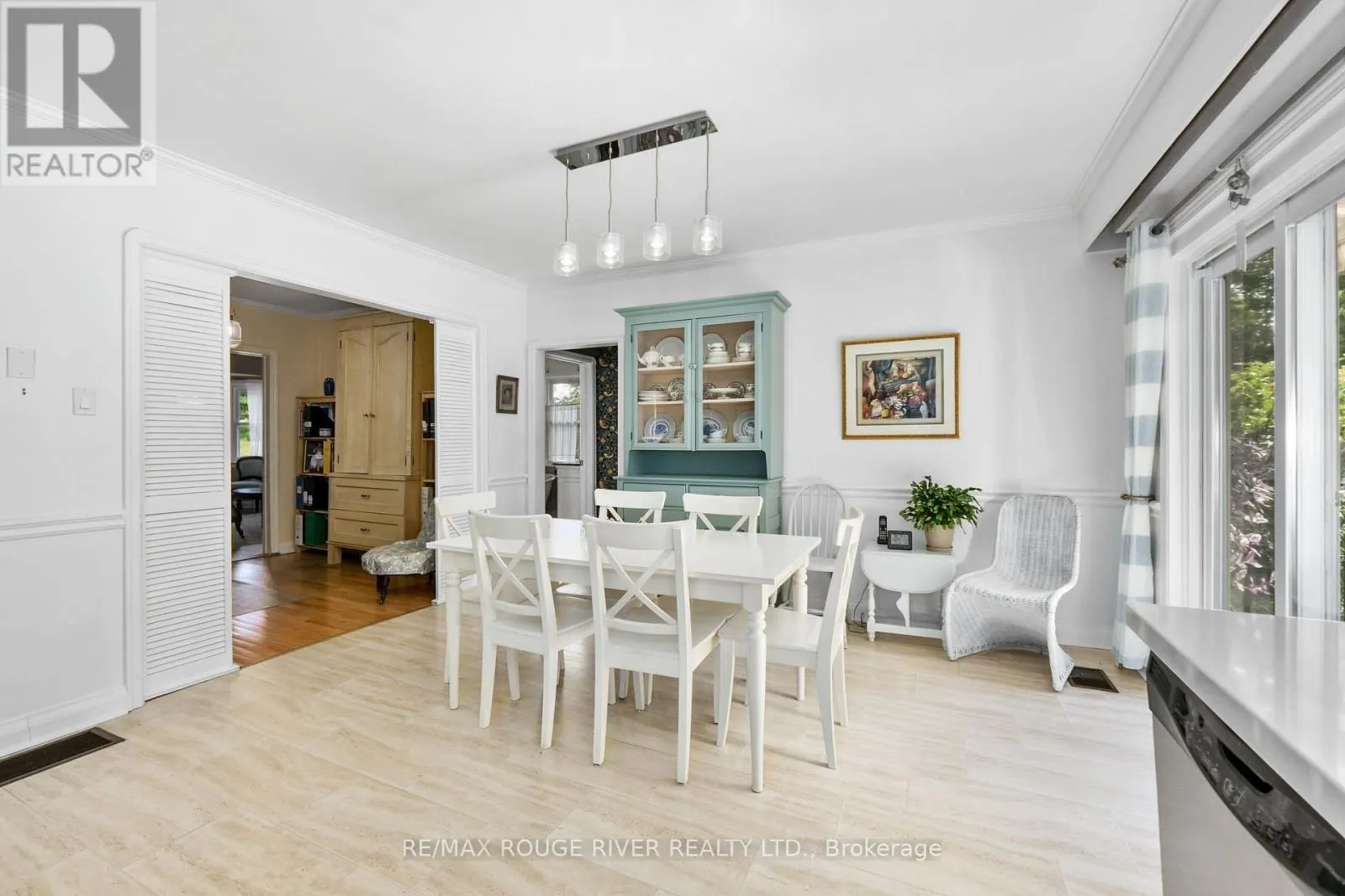63 UNIVERSITY AVENUE E