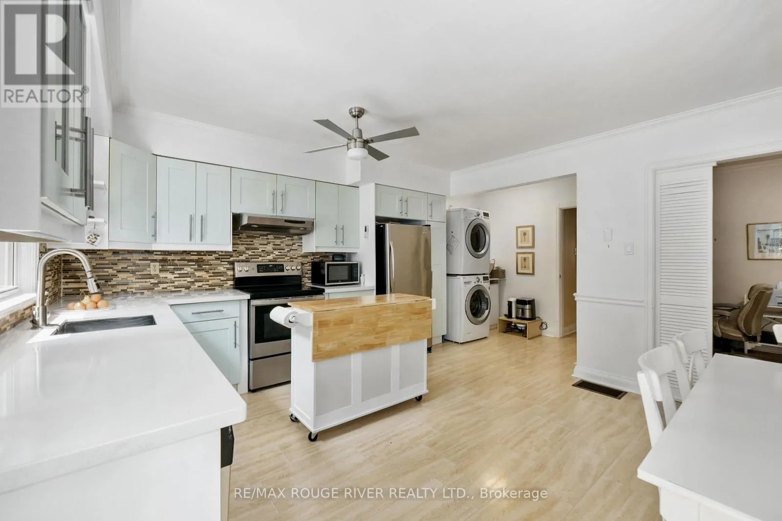 63 UNIVERSITY AVENUE E