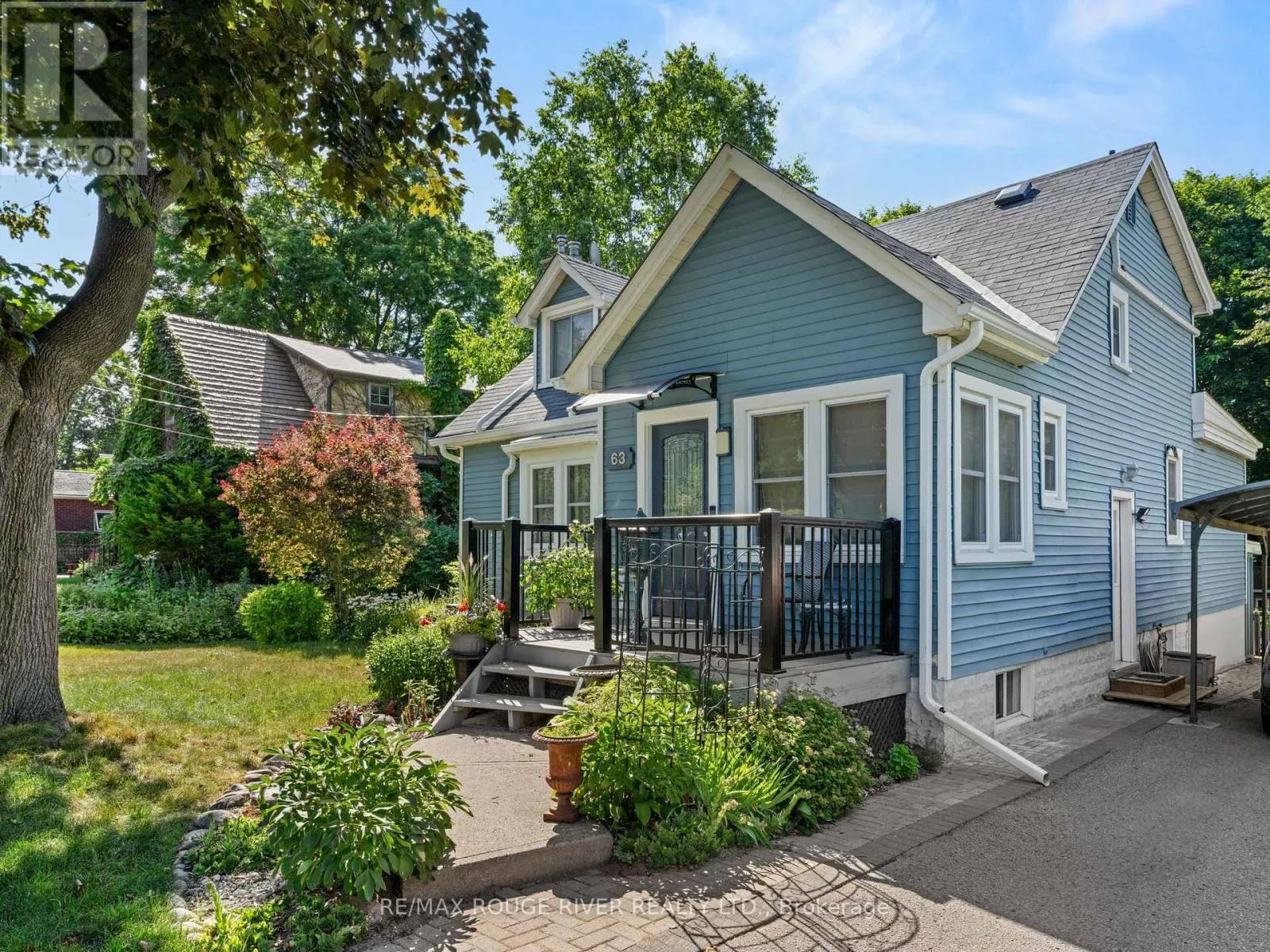 63 UNIVERSITY AVENUE E