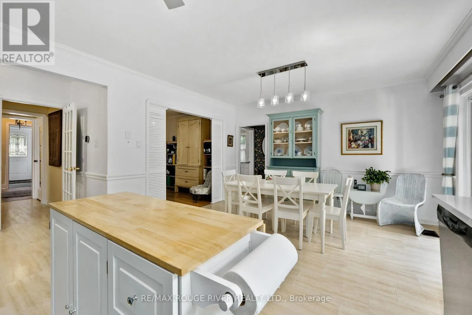 63 UNIVERSITY AVENUE E