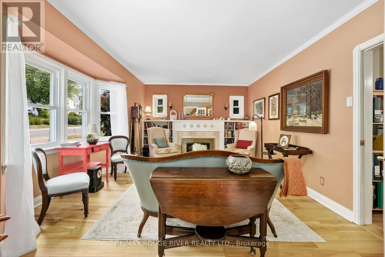63 UNIVERSITY AVENUE E