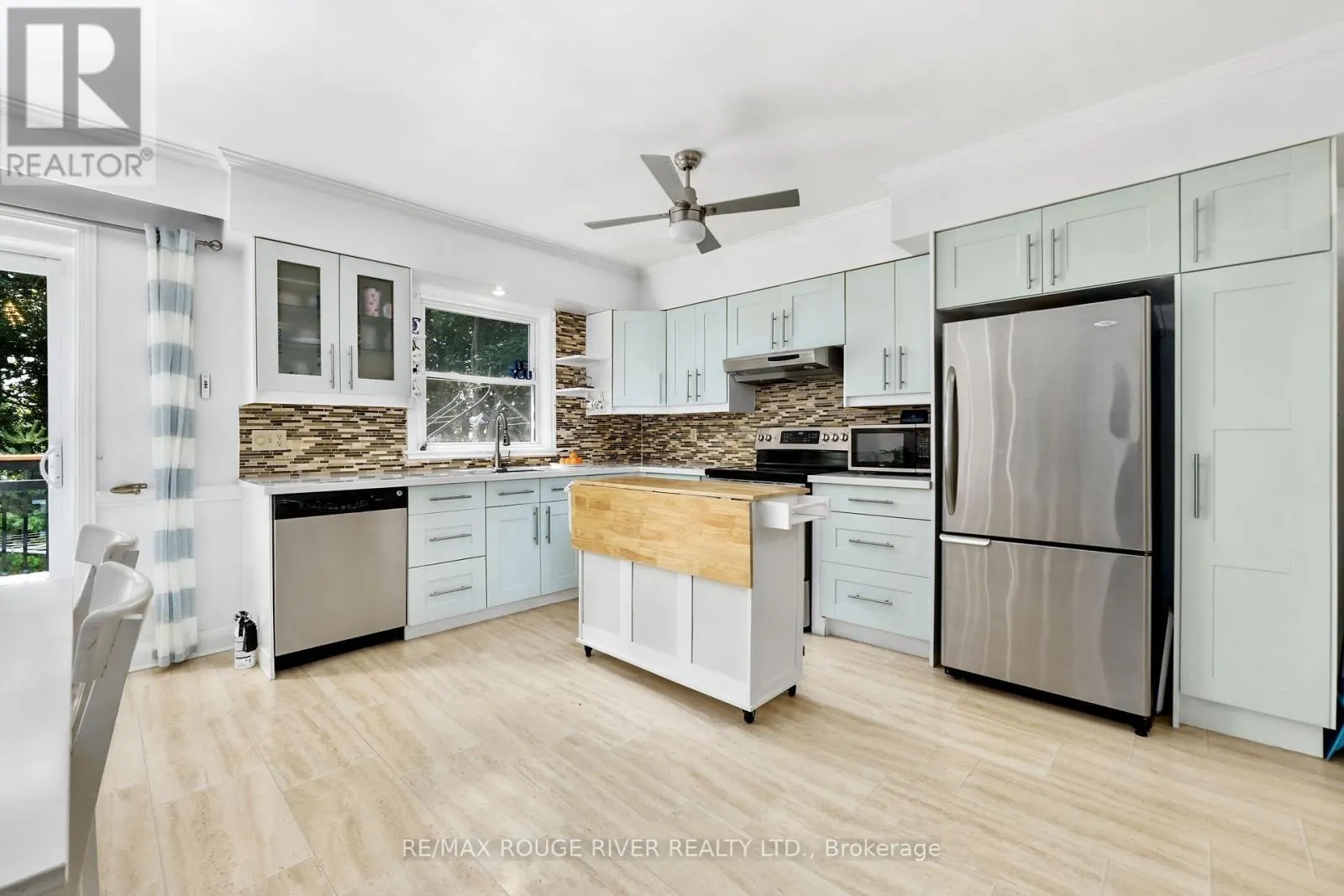 63 UNIVERSITY AVENUE E