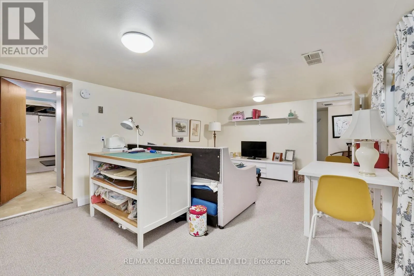 63 UNIVERSITY AVENUE E