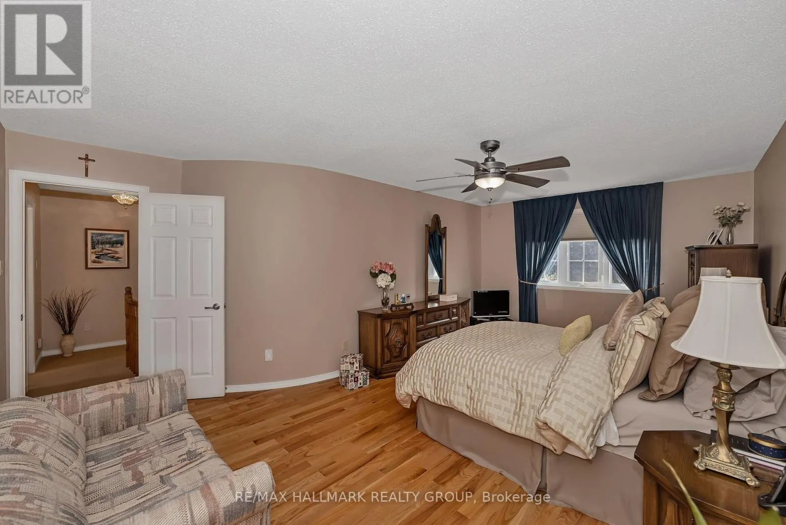 41 CLAUDET CRESCENT