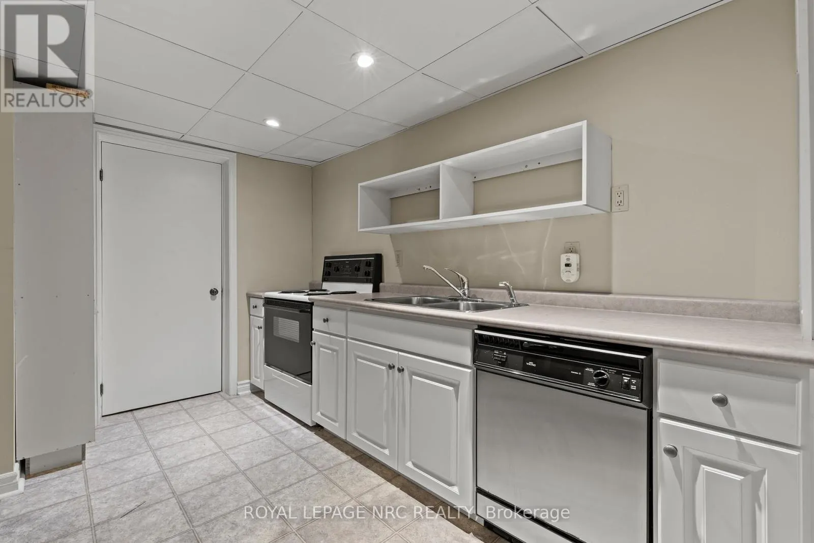 10 UPPER CANADA DRIVE