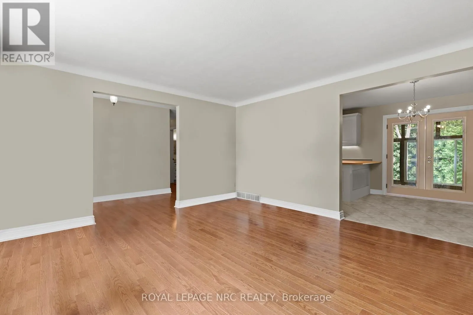 10 UPPER CANADA DRIVE