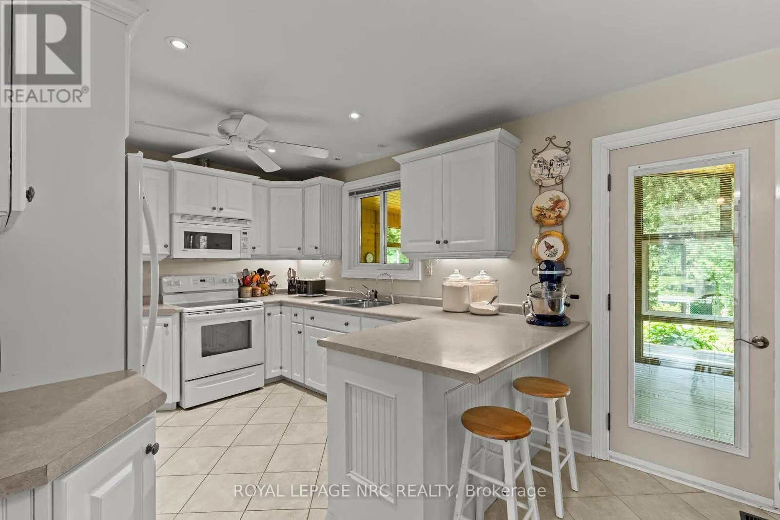 10 UPPER CANADA DRIVE