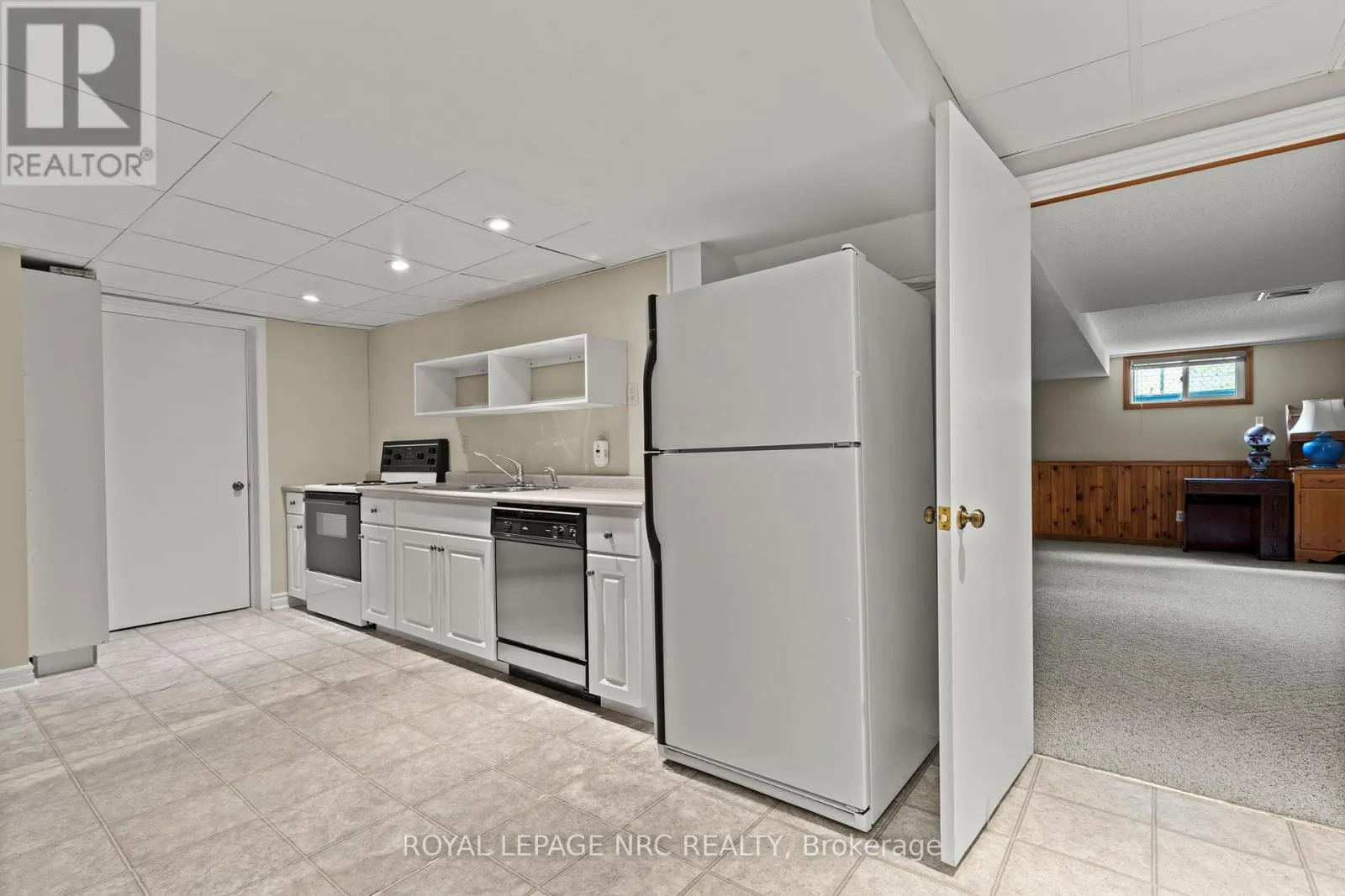 10 UPPER CANADA DRIVE