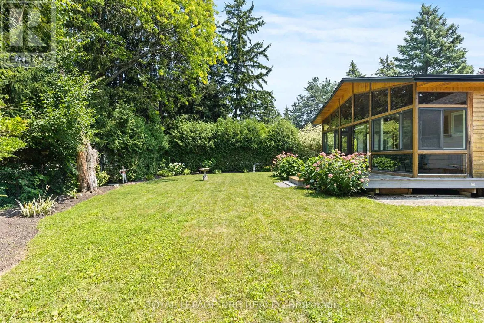10 UPPER CANADA DRIVE