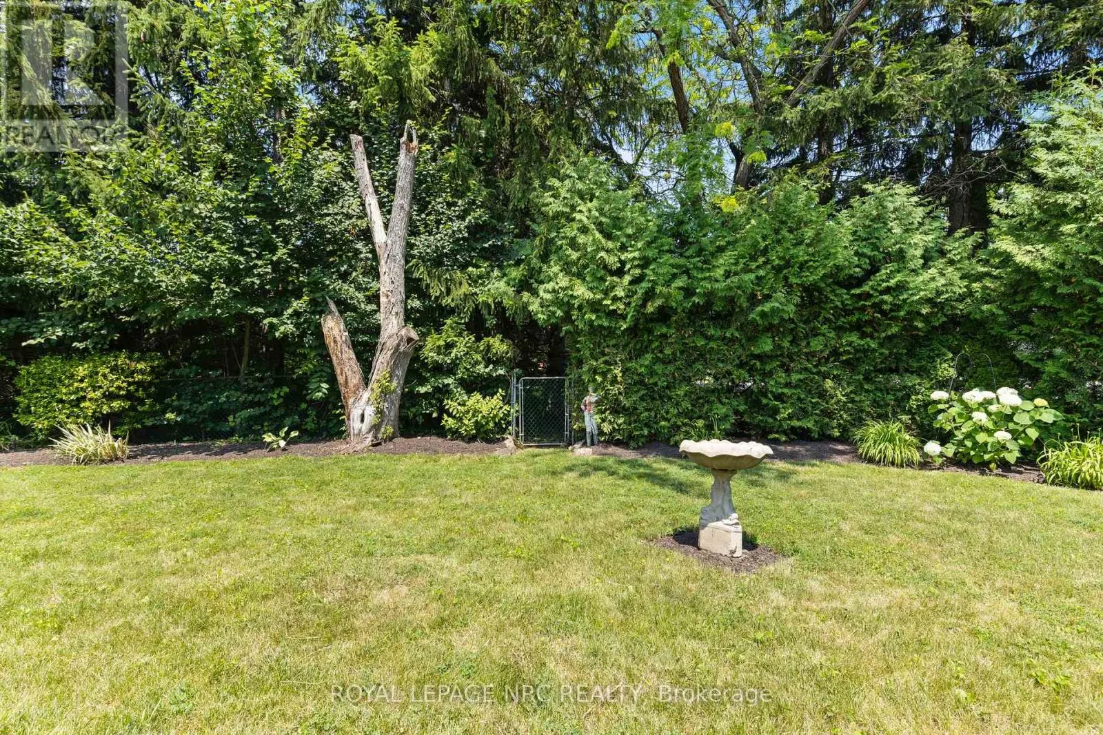 10 UPPER CANADA DRIVE