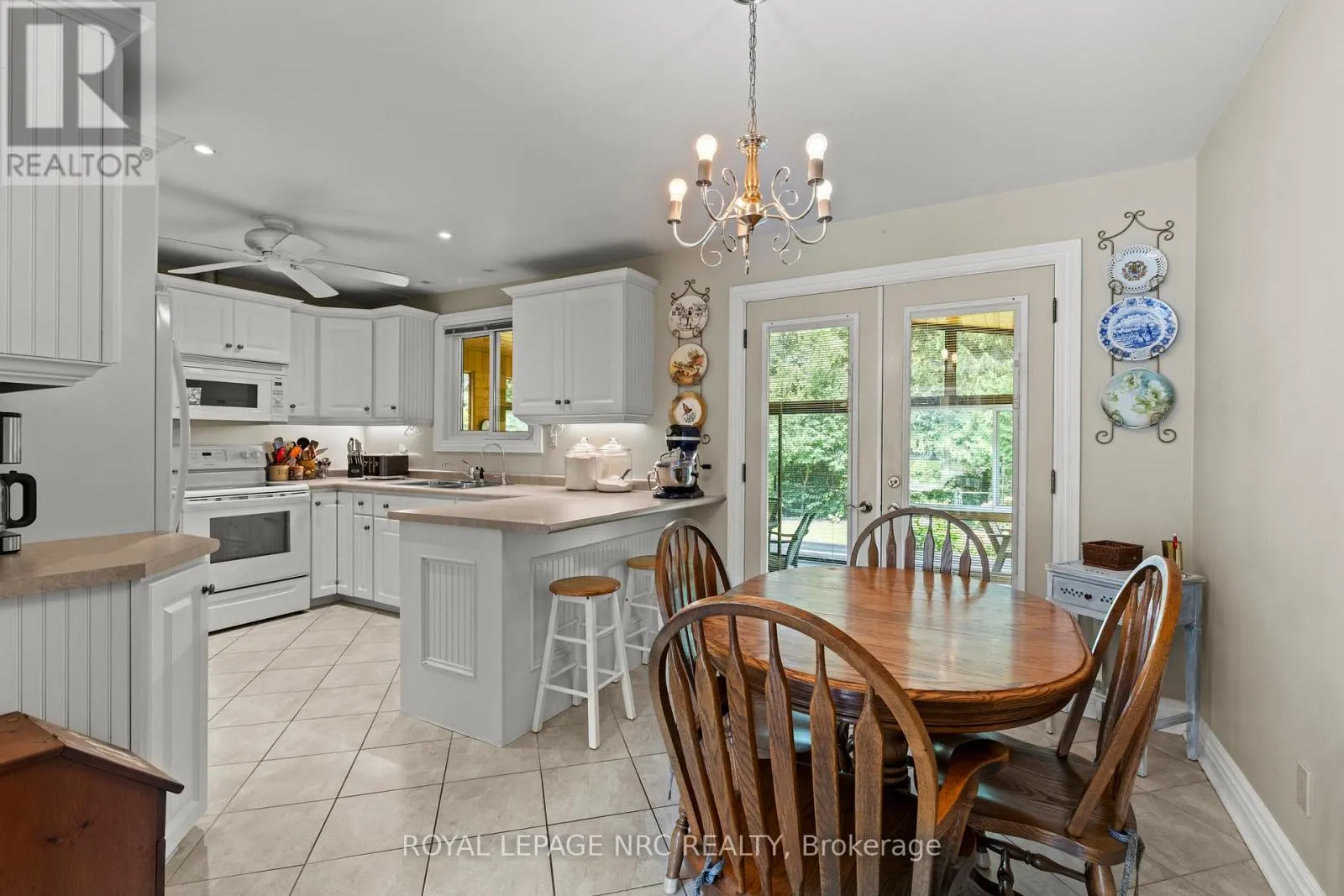 10 UPPER CANADA DRIVE