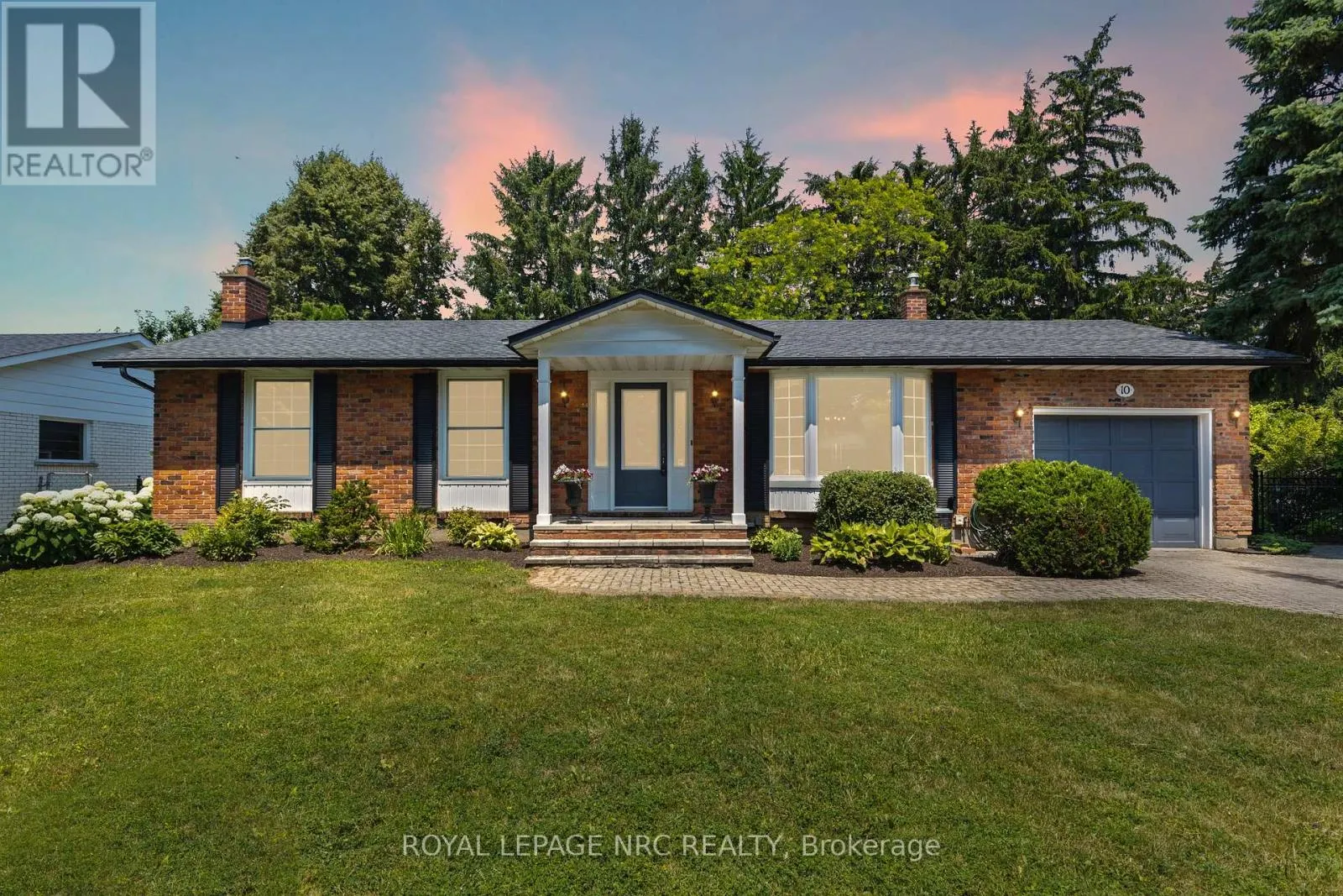 10 UPPER CANADA DRIVE