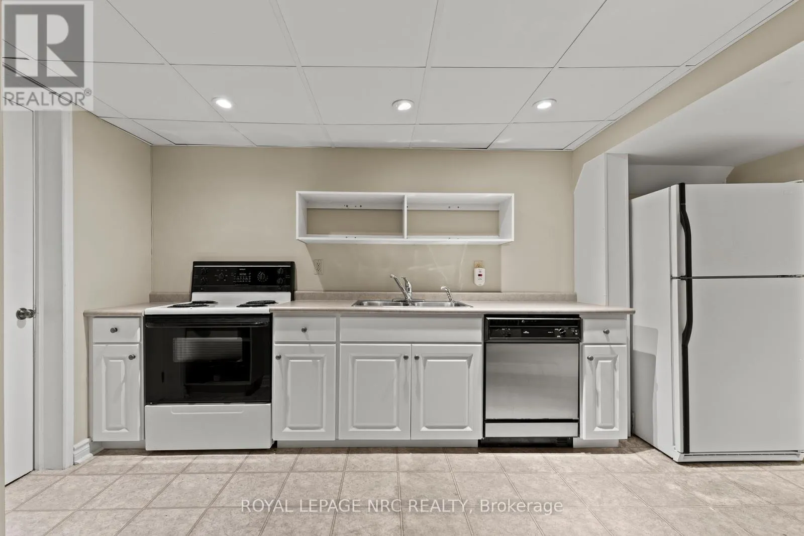10 UPPER CANADA DRIVE