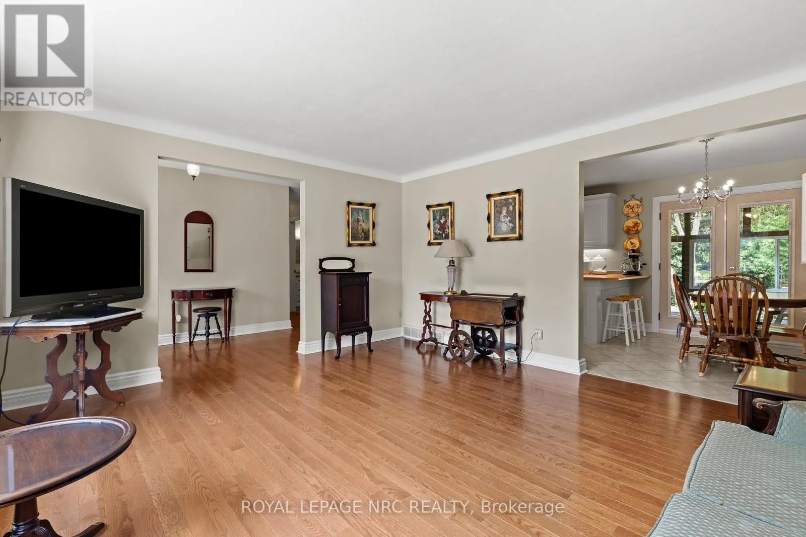 10 UPPER CANADA DRIVE