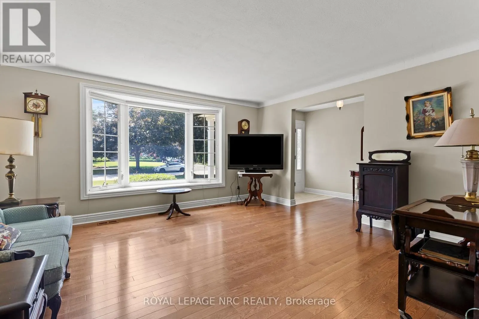 10 UPPER CANADA DRIVE