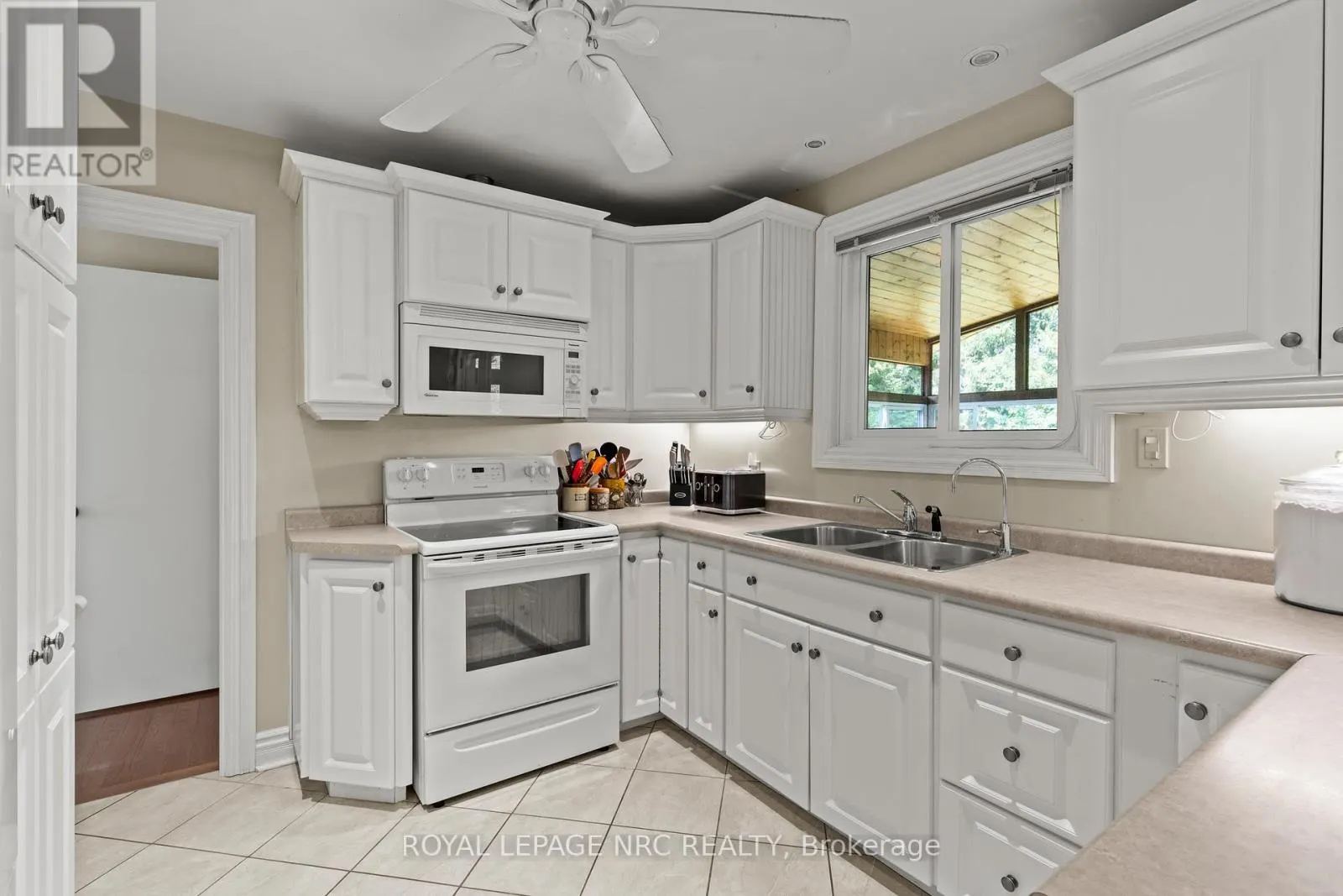 10 UPPER CANADA DRIVE