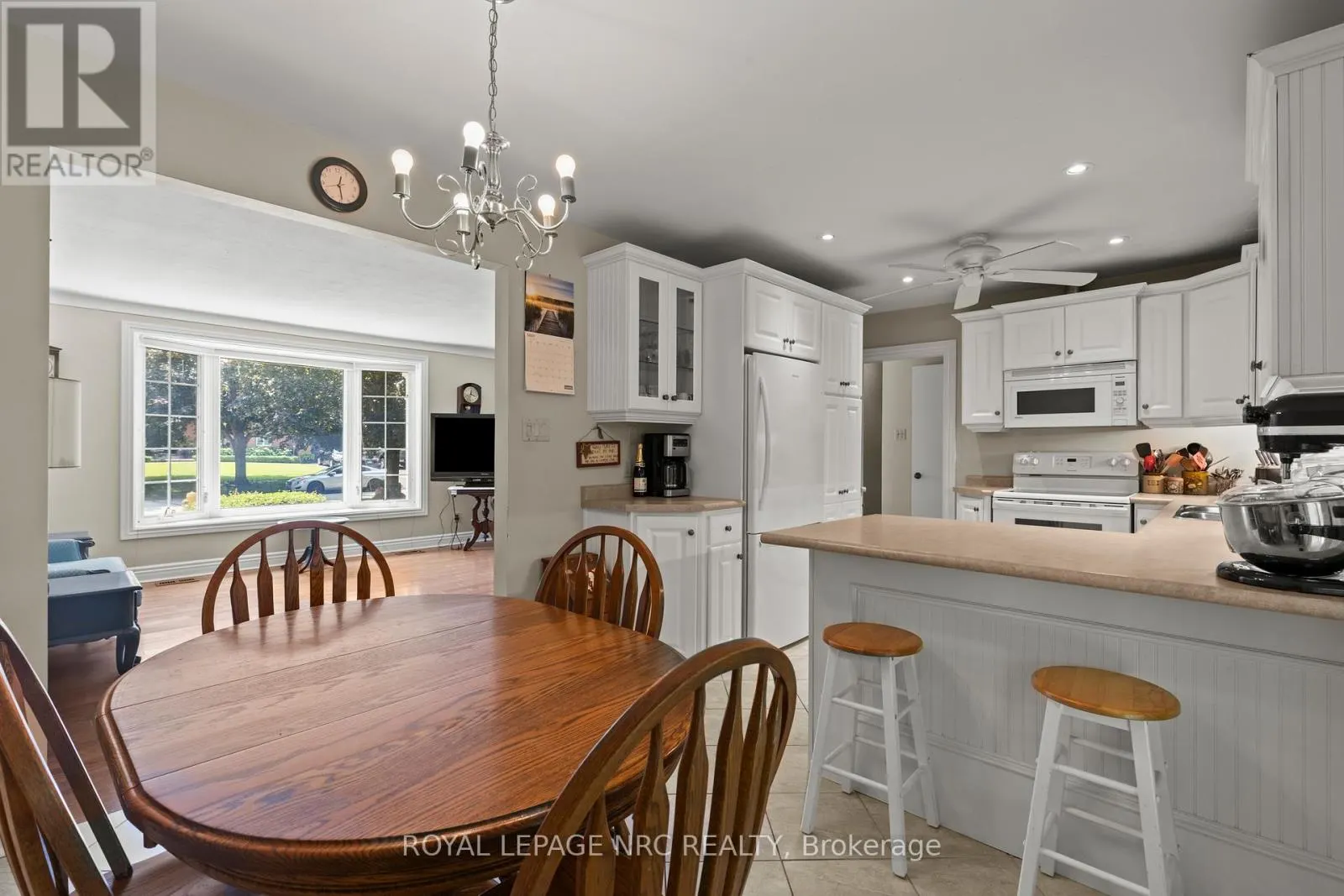 10 UPPER CANADA DRIVE
