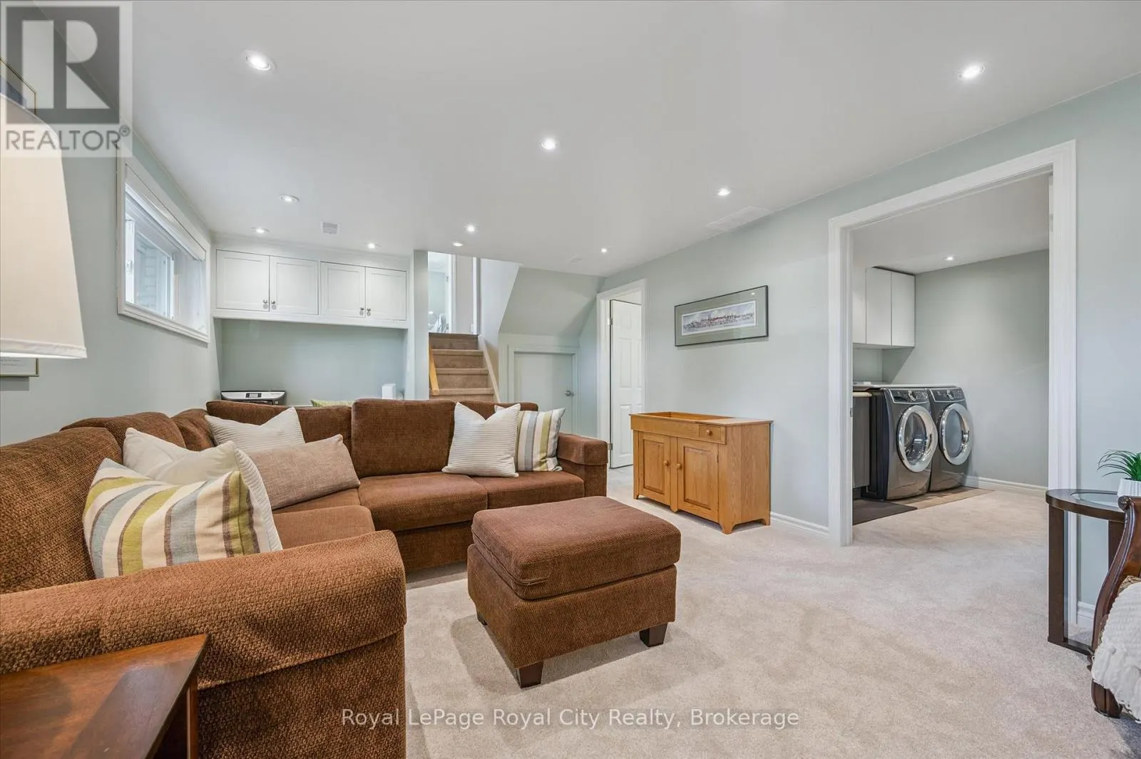 4 CARNABY CRESCENT