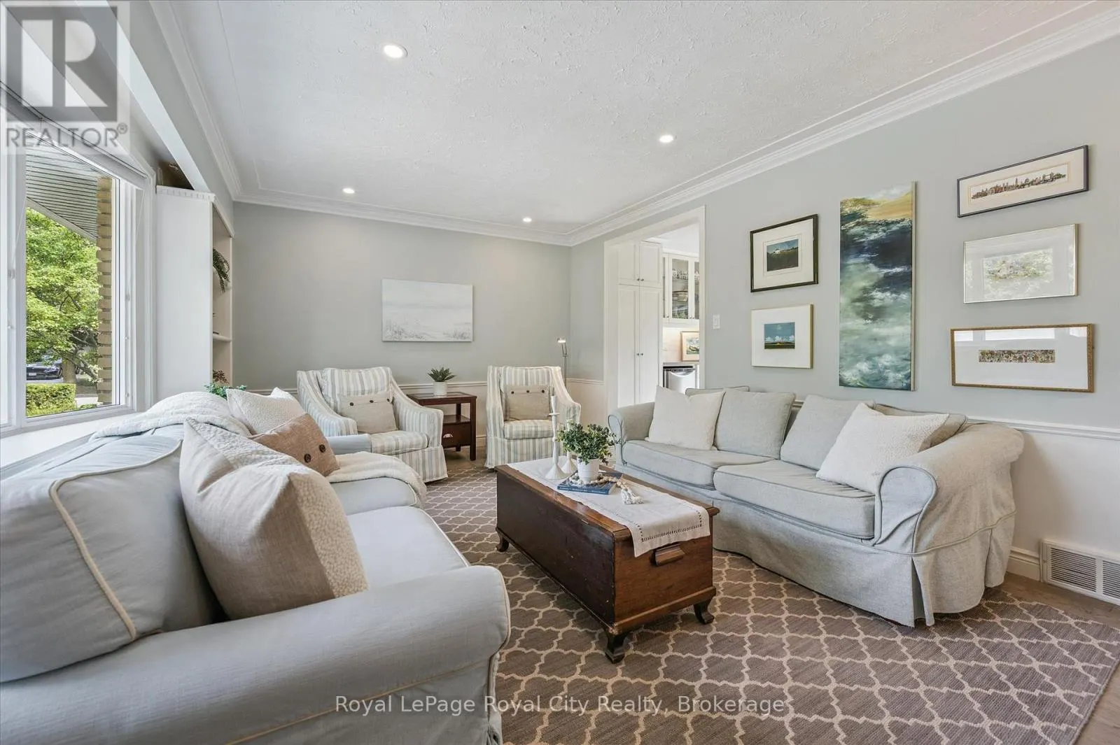 4 CARNABY CRESCENT
