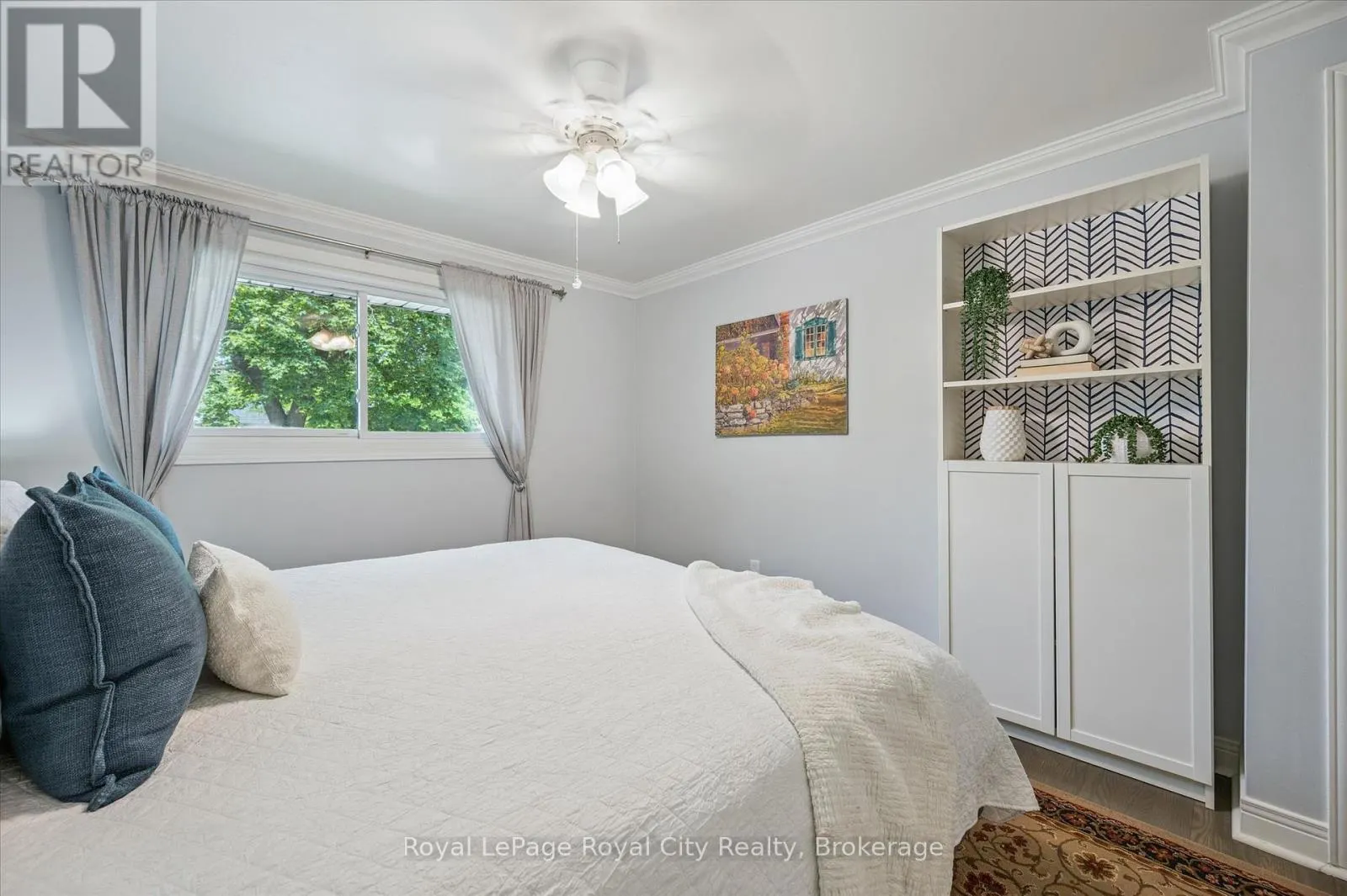 4 CARNABY CRESCENT