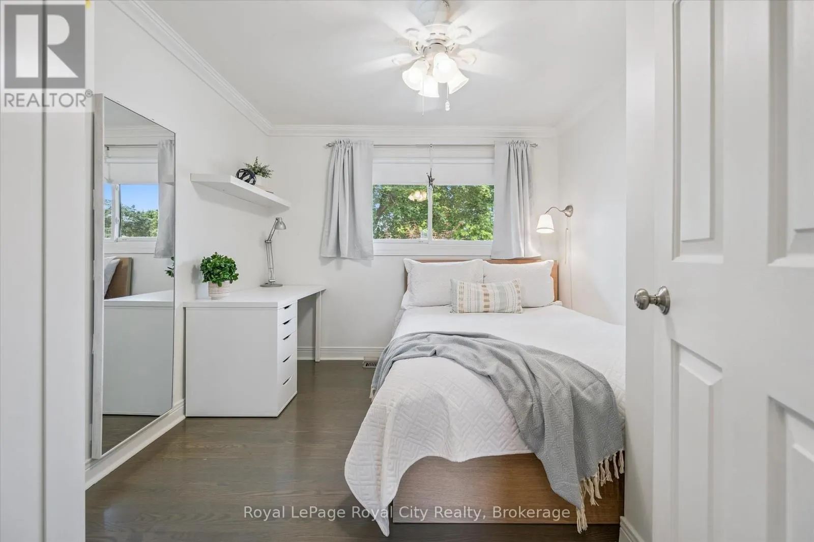 4 CARNABY CRESCENT