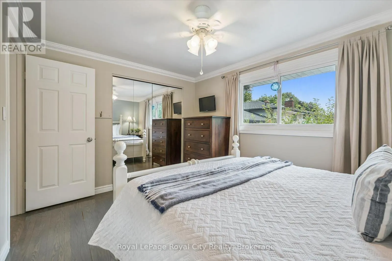 4 CARNABY CRESCENT