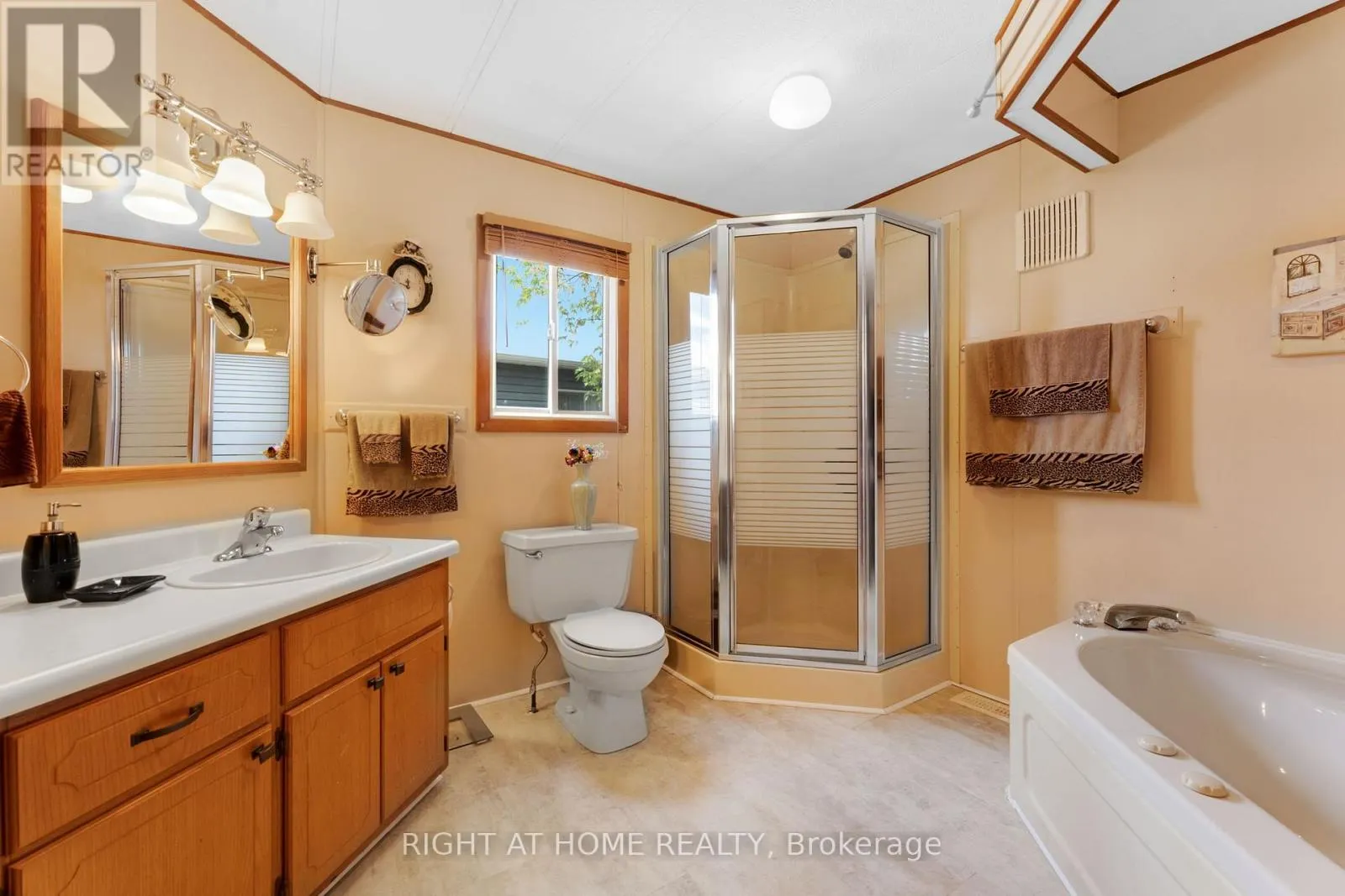 8 - 3033 TOWNLINE ROAD